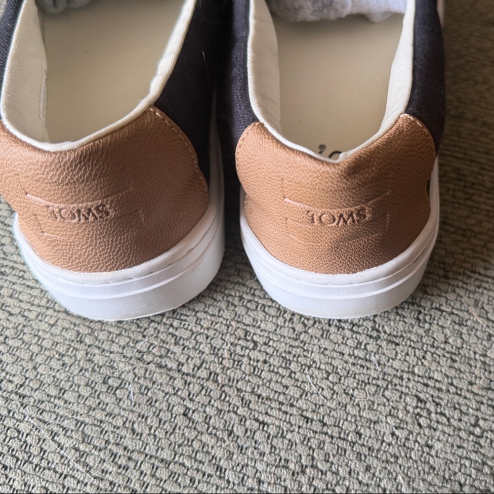 Like New! TOMS Black and Tan Women's Slip-On Sneakers - Picture 5 of 7